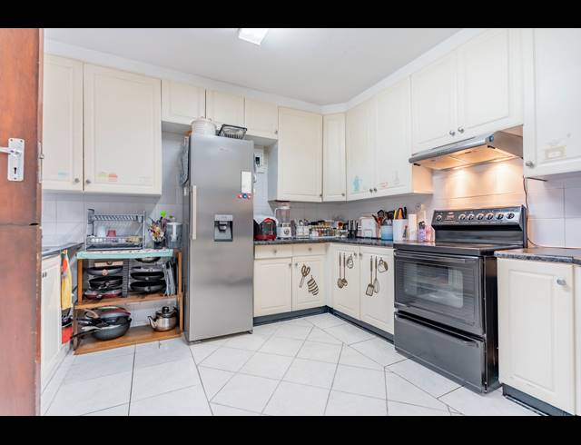 4 BEDROOM TOWNHOUSE FOR SALE IN MORNINGSIDE